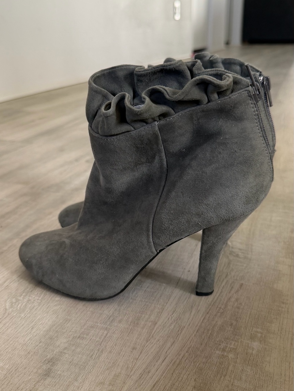 me too Gray Suede Ruffle Ankle Boots